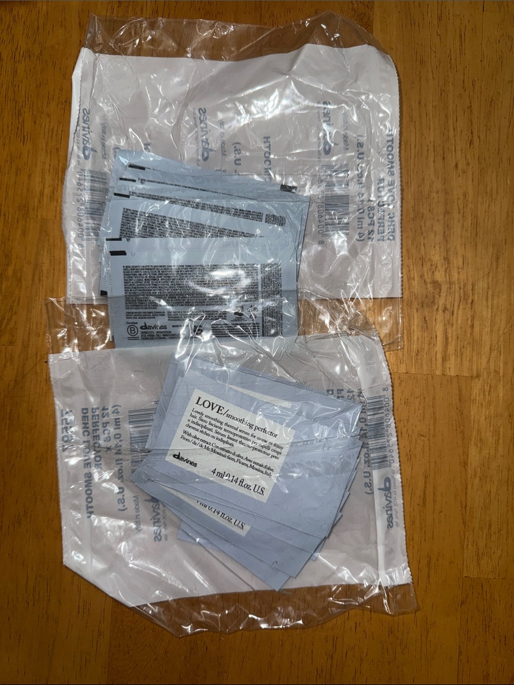 24 Davines LOVE Smoothing Sachets — Pale Blue Packets
